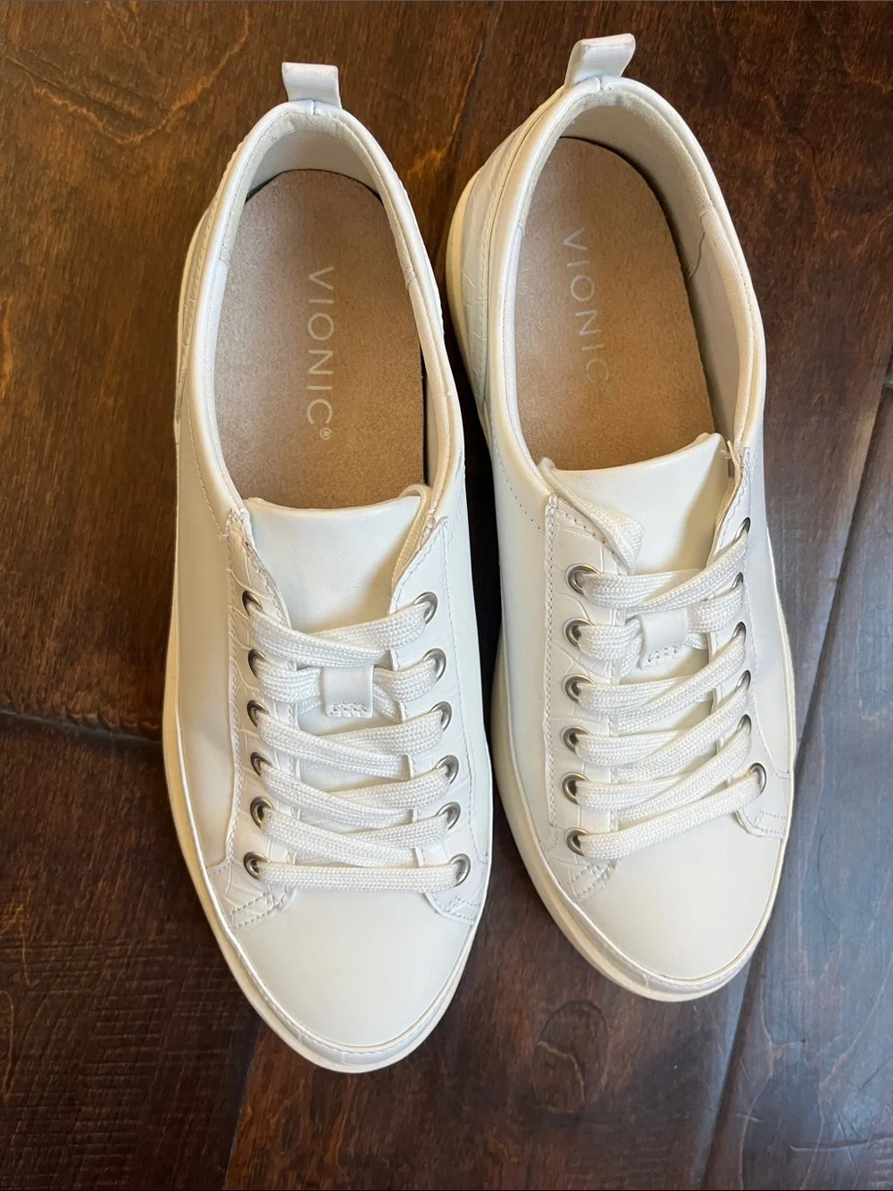 Vionic White Leather Women's Low-Top Sneakers